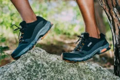 Freizeit Schnürer schwarz Wanderschuh von GUGGEN Mountain