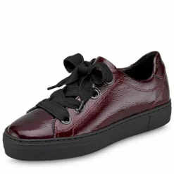 Sneaker rot Courtyard